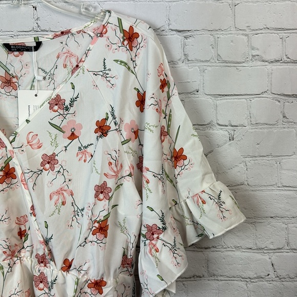 BloomChic Cream & Orange Floral Surplice Ruffle Sleeve Top Size 10 Medium - Picture 3 of 6